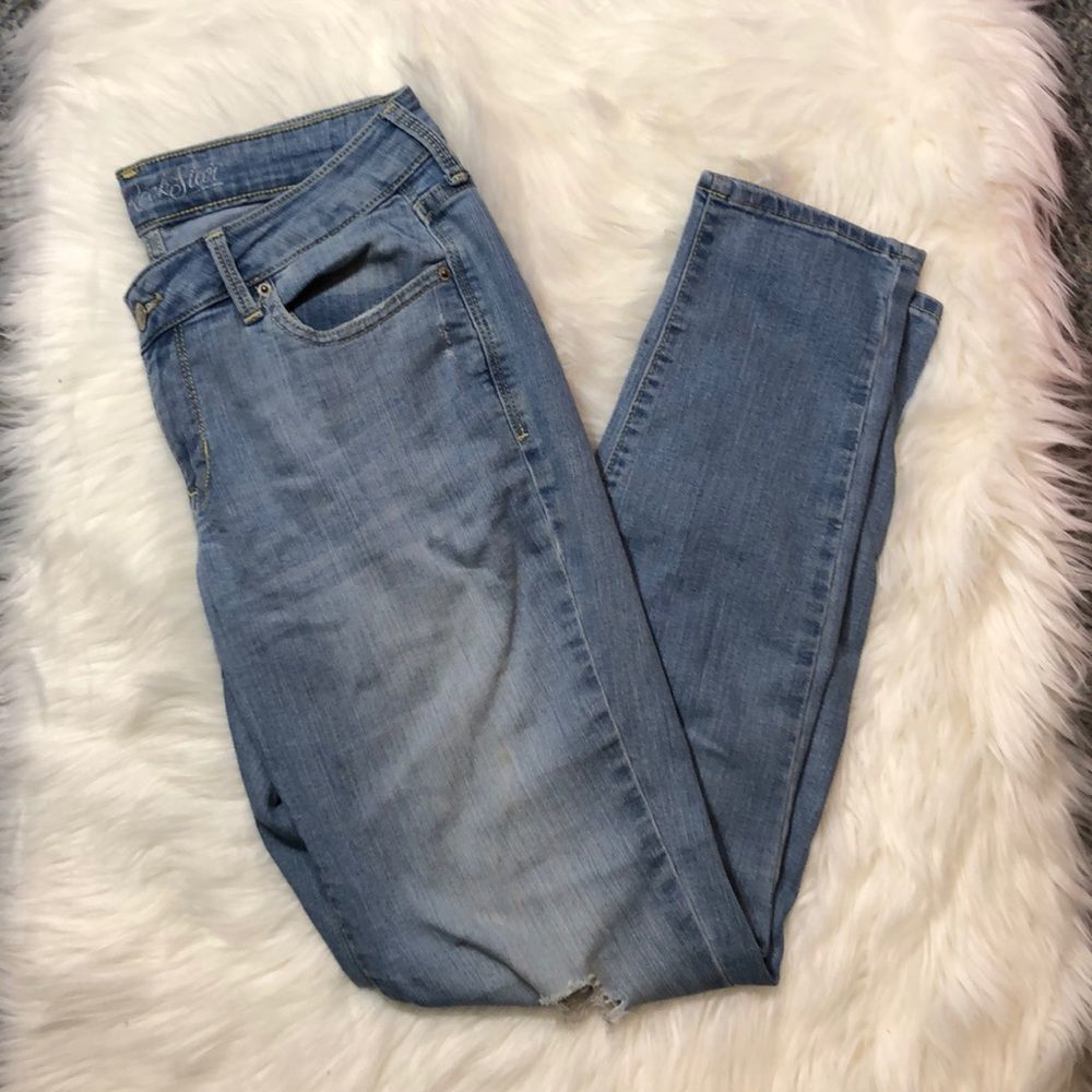 Old Navy Rock Star Distressed Light Wash Jeans 8 - Picture 2 of 16
